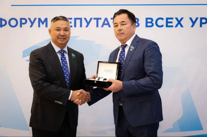 Үлкен және түкті кискалардың фотосуреттерін қараңыз Жалаңаш Таня Разумова